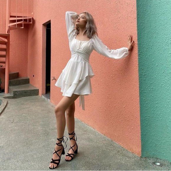 [NEED GONE] Tinfour Ivory Cream Romper - Picture 1 of 5